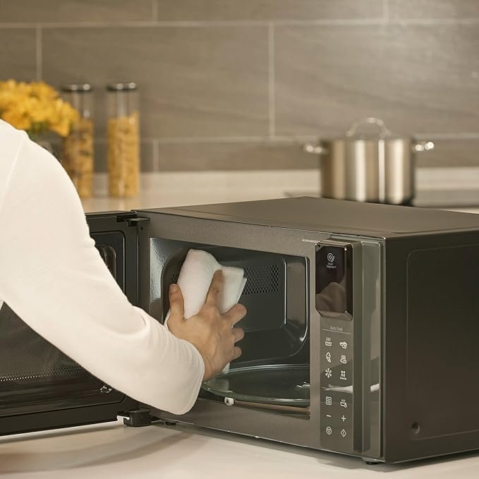 Imagen de producto: Microondas LG MH6535GIB con grill Smart Inverter de 1000W