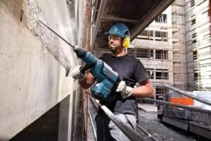 "Descubre en esta imagen el Martillo Perforador Bosch Professional GBH 8-45 D. ¡Potente y eficiente para tus proyectos de construcción! Con 12,5 J de potencia y capacidad de perforar con un diámetro máximo de 45 mm en hormigón. Incluye portabrocas SDS max y viene en un práctico maletín de transporte. ¡Hazte con el tuyo ahora! #Bosch #MartilloPerforador #Construcción"