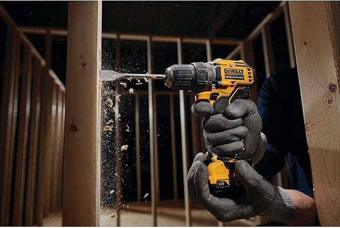 Kit DEWALT DCK2110L2T-QW - Taladro Atornillador DCD701 XR + Atornillador Impacto DCF801 XR + Maletín TSTAK II con 2 baterías Li-Ion 3Ah. ¡Descubre la potencia sin escobillas!