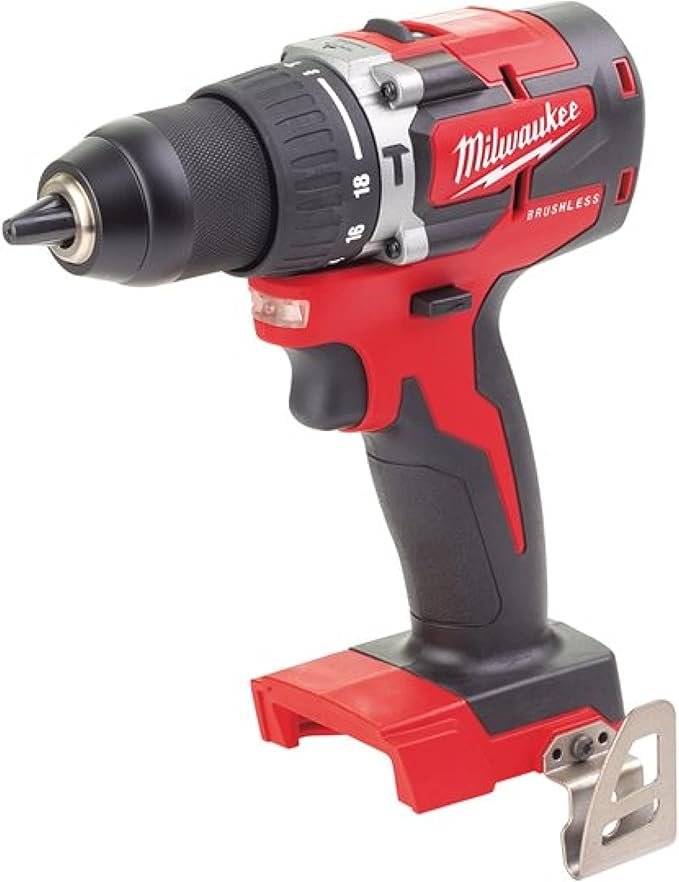 Imagen de producto de los Taladros sin Llave Milwaukee 4933451636 en colores negro, gris y rojo.