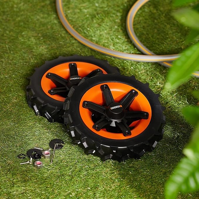 Opiniones WORX Ruedas Landroid WA0953 All-Terrain - Imagen del producto en suelos blandos y césped húmedo