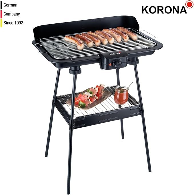 Descubre la parrilla eléctrica de pie 46221 Korona con parrilla XXL (51 x 30 cm), 2200 W y protección contra el viento. ¡Hazte con la tuya y disfruta de deliciosas barbacoas en cualquier momento!