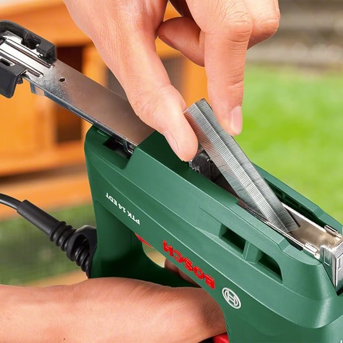 Grapadora eléctrica Bosch PTK 14 EDT - Válida para grapas y clavos (240 W) - Opiniones y descripción del producto