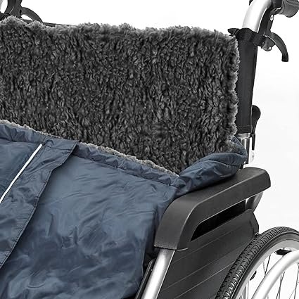 Manta para silla de ruedas NRS Healthcare Q96978 con forro polar, impermeable y cómoda.