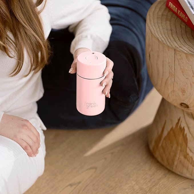 Opiniones frank green Taza reutilizable con tapa de botón, taza de café aislada al vacío de triple pared, termo con forro de cerámica. ¡Compra la mejor taza reutilizable en nuestra tienda online! ¡Ahorra dinero y reduce los residuos con esta increíble taza de café!