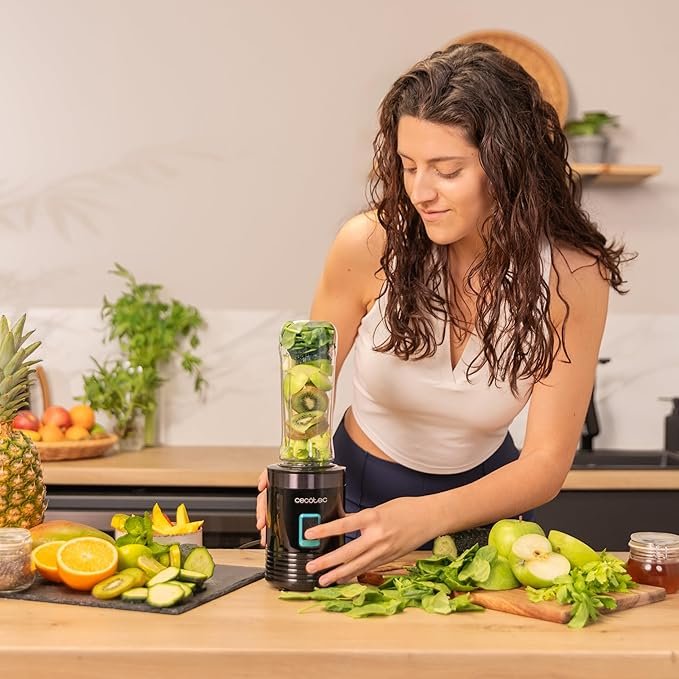 Opiniones Cecotec Batidora Vaso Portátil Individual Power Titanium 350 EasyGo - 350W - Pica Hielo - Cuchillas 4 Hojas Recubrimiento de Titanio. ¡Compra ahora y disfruta de la mejor calidad en tus batidos y smoothies!